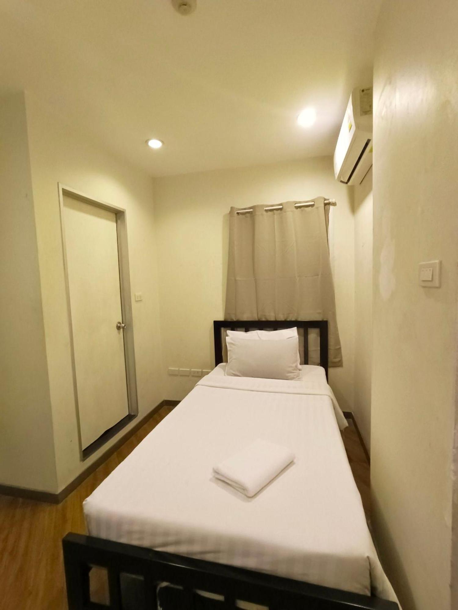 Vinary Hotel Sukhumvit Бангкок Екстер'єр фото